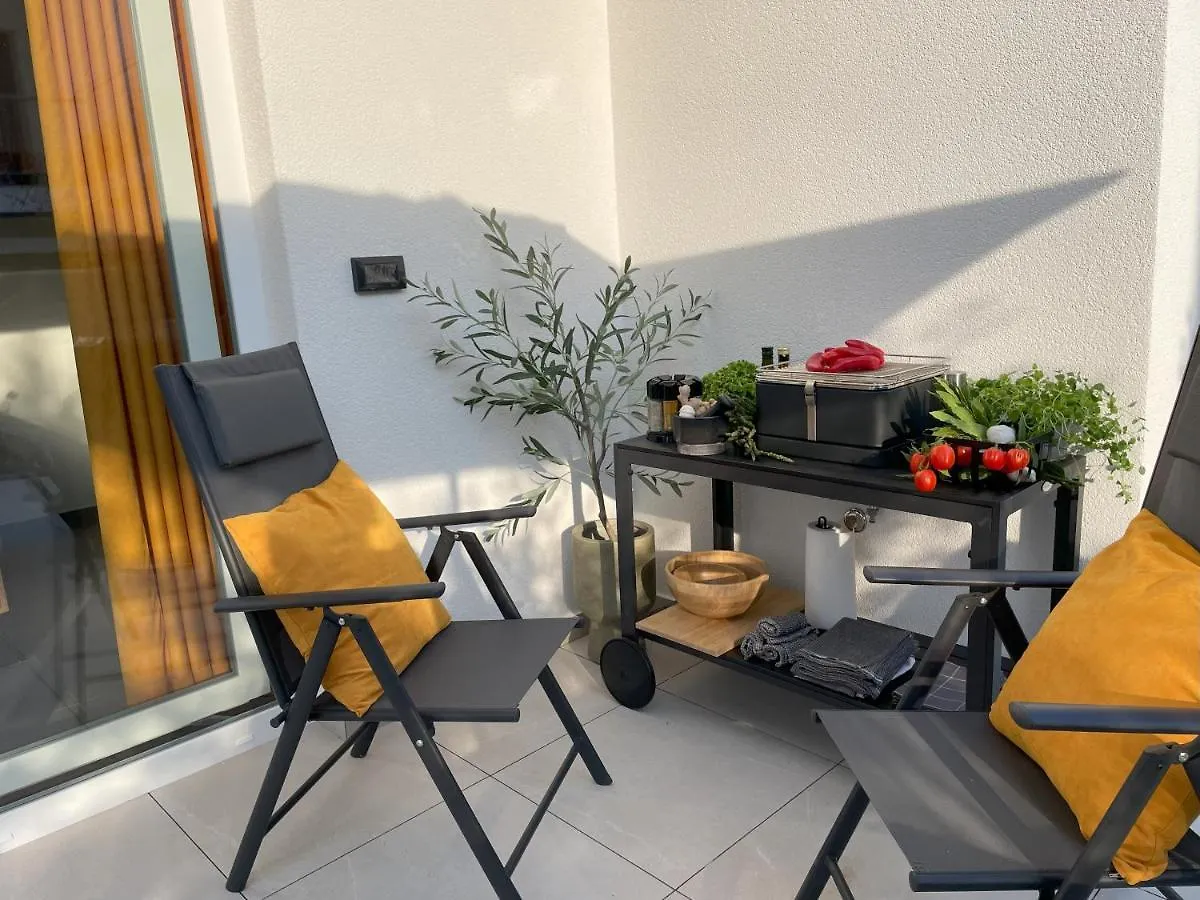 Valkane Beach Apartments 普拉