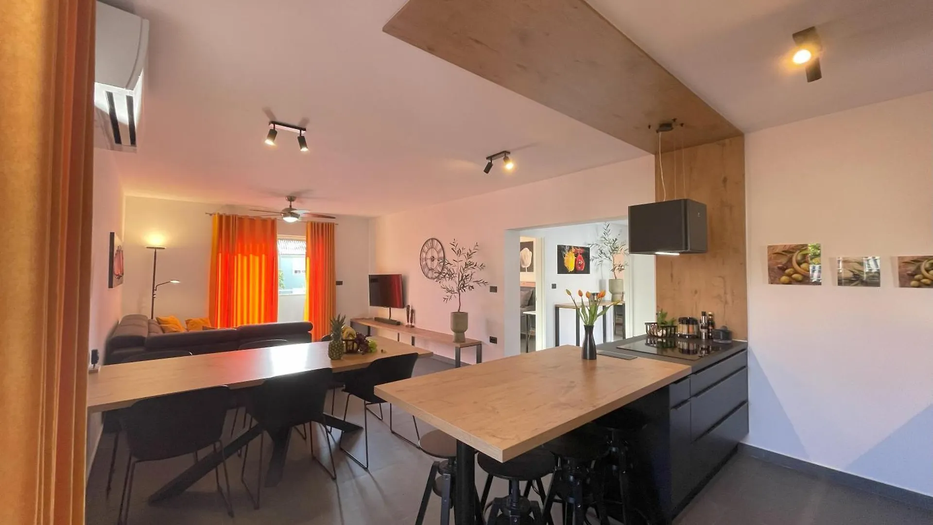 Valkane Beach Apartments 普拉