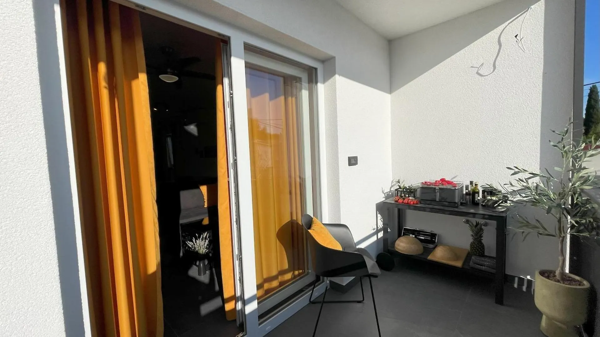 Valkane Beach Apartments 普拉
