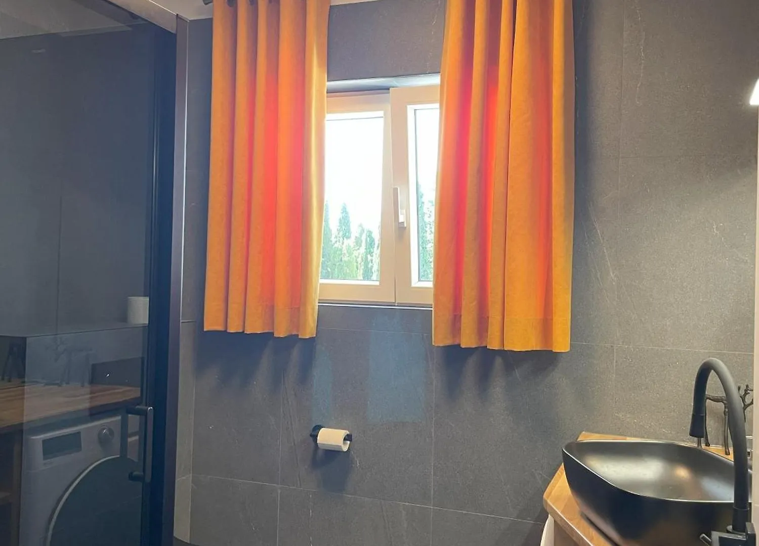 Valkane Beach Apartments 普拉