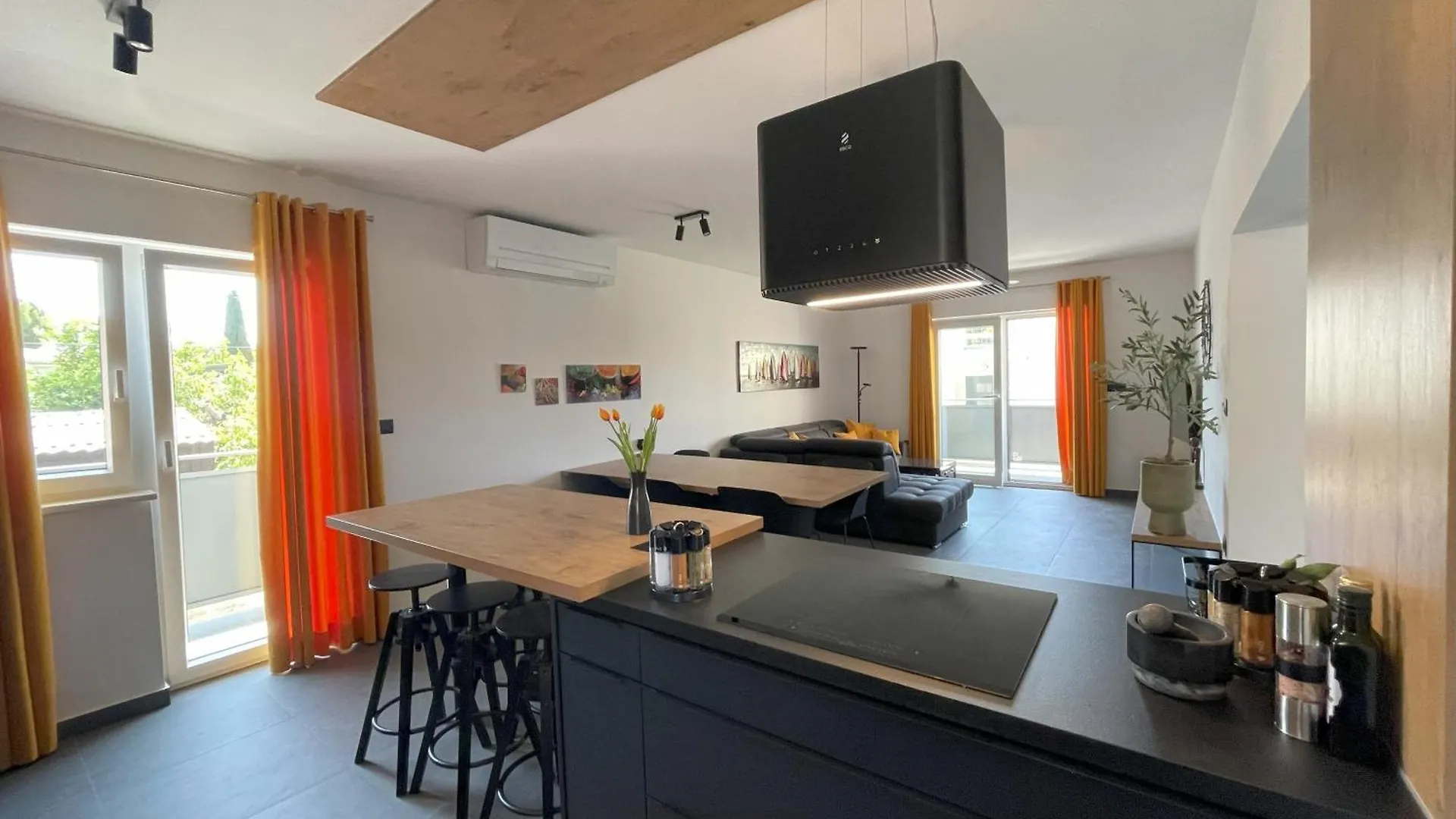 Valkane Beach Apartments 普拉